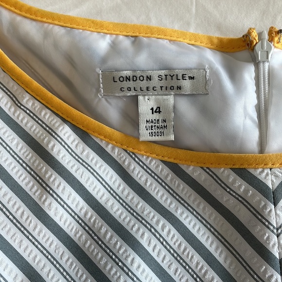 London Style Seersucker Dress - Picture 4 of 6